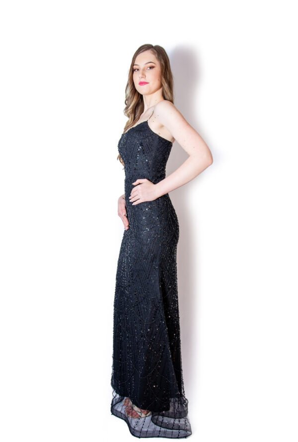 Rochie de Seară cu Detalii Strălucitoare și Bretele Subțiri